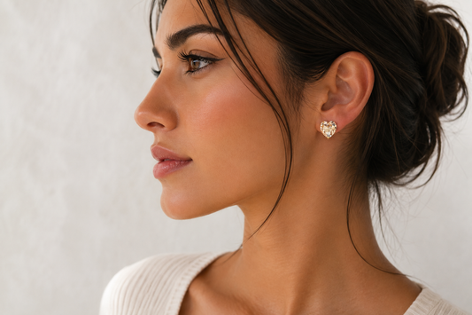 Aretes Corazón Champagne – Bañados en Oro Blanco 18K