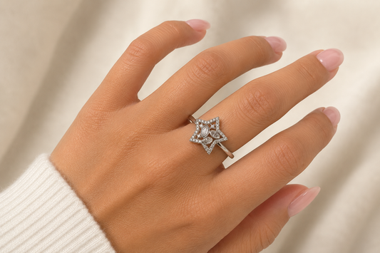 Anillo Estrella Celestial – Bañado en Oro Blanco 18K