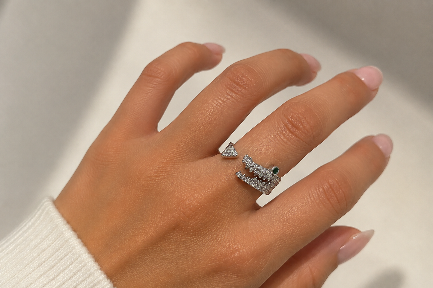 Anillo Cocodrilo Imperial Ajustable – Bañado en Oro Blanco 18K